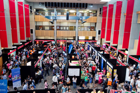 Hội chợ việc làm của ĐH Macquarie thu hút được đông đảo sinh viên và nhà tuyển dụng